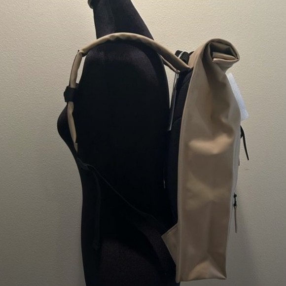 NWT Rain Backpack Rolltop Sand - Picture 9 of 11